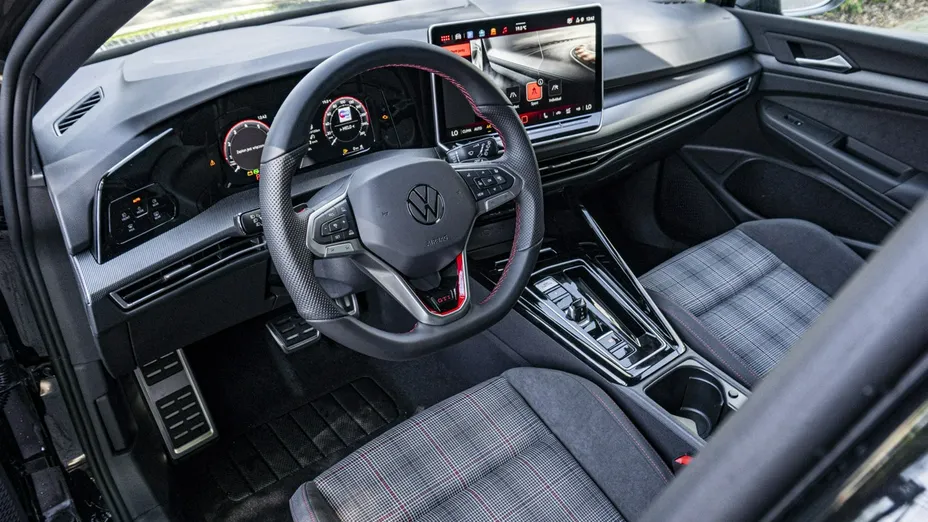VOLKSWAGEN Golf -