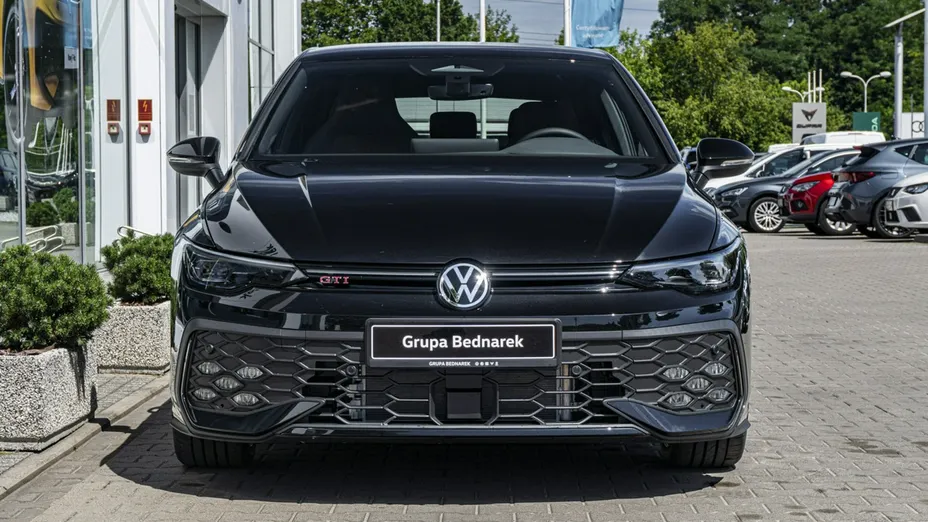 VOLKSWAGEN Golf -