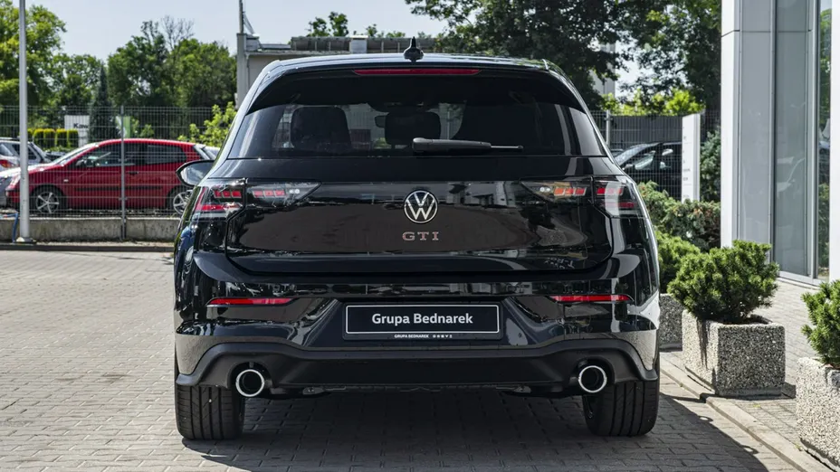 VOLKSWAGEN Golf -