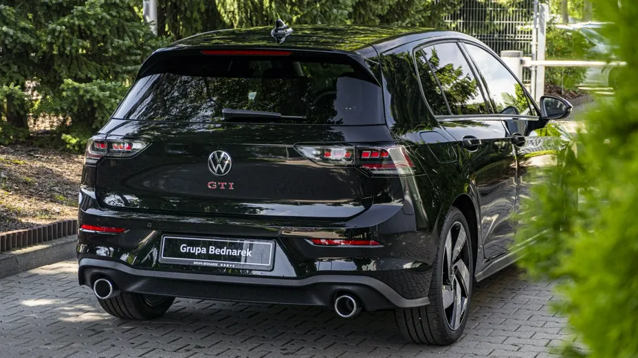 VOLKSWAGEN Golf -