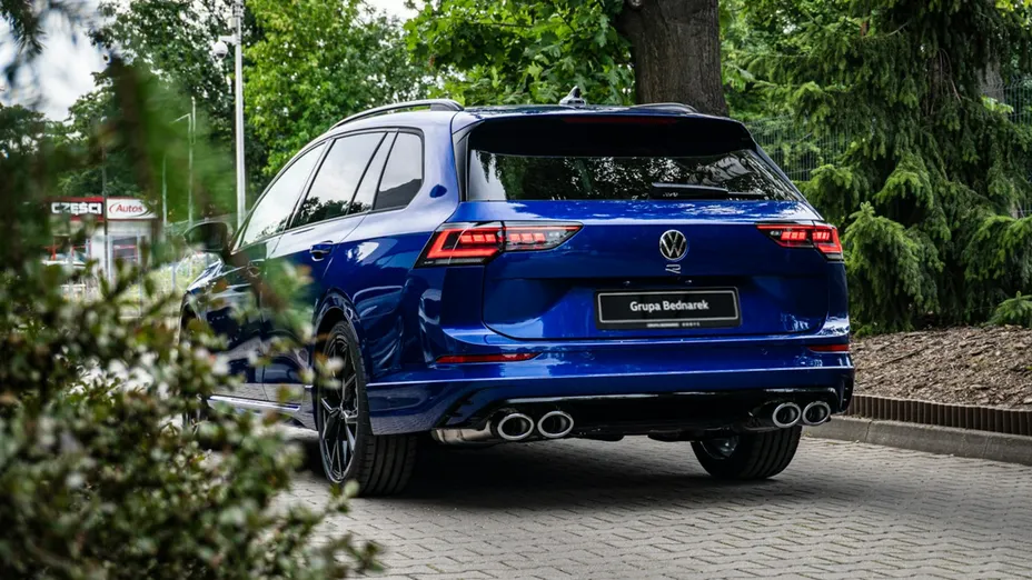 VOLKSWAGEN Golf -