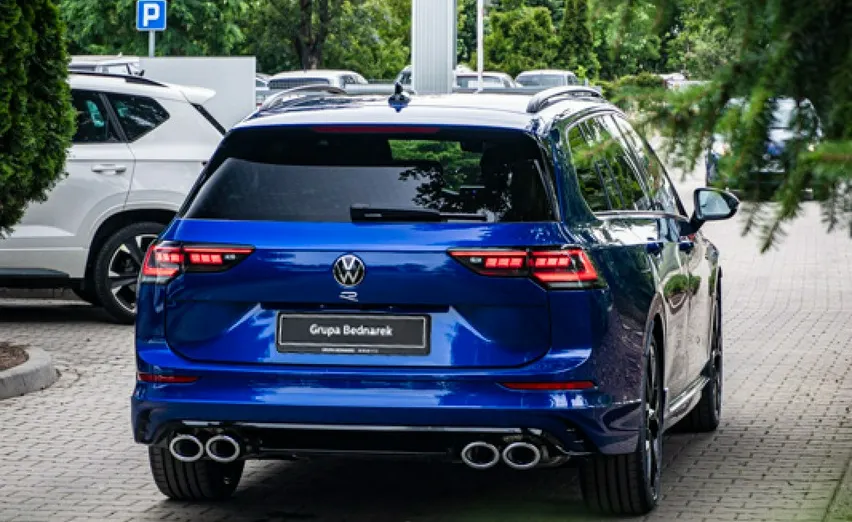 VOLKSWAGEN Golf -