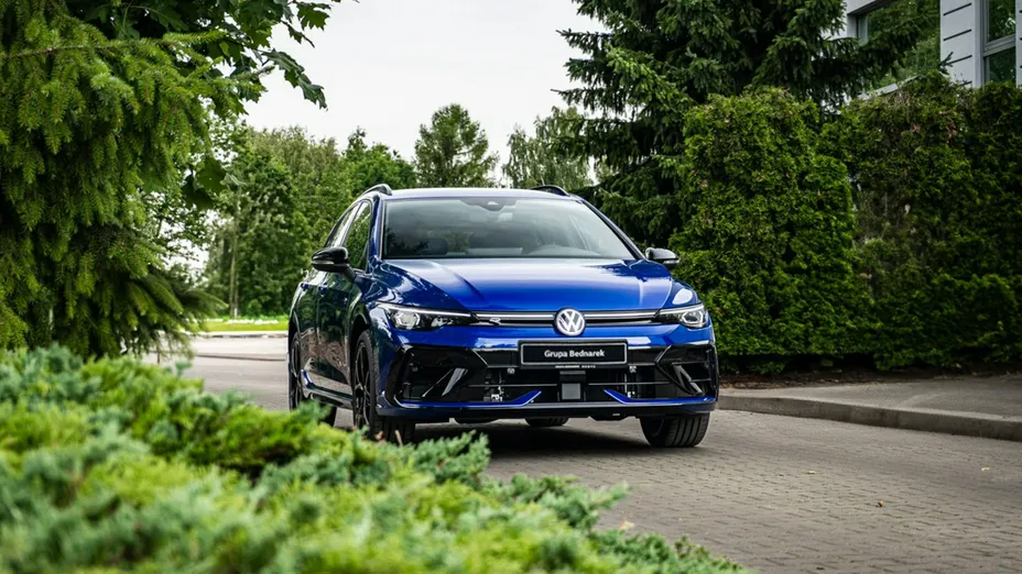 VOLKSWAGEN Golf -