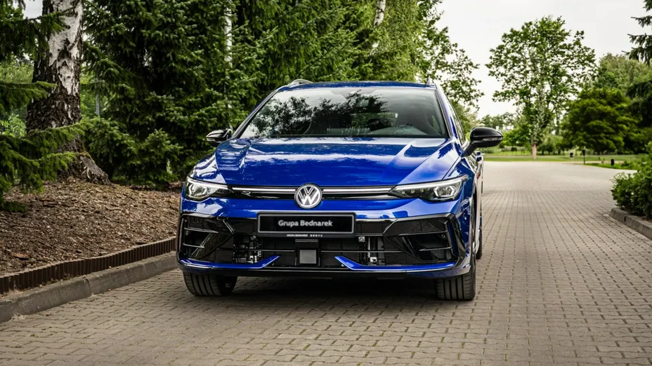 VOLKSWAGEN Golf -