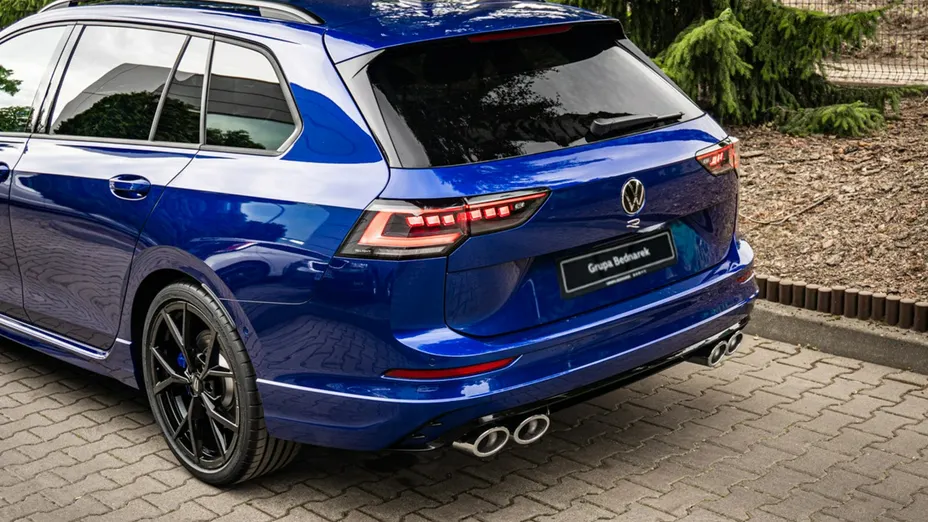 VOLKSWAGEN Golf -