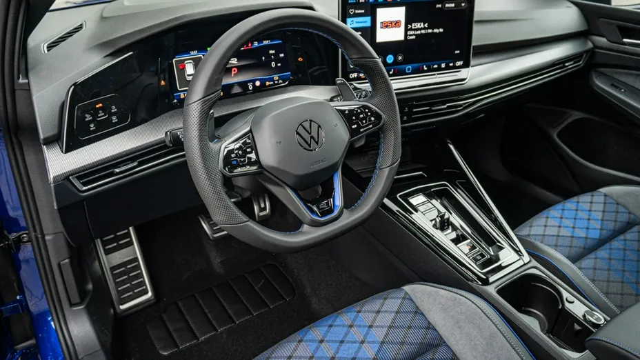 VOLKSWAGEN Golf -
