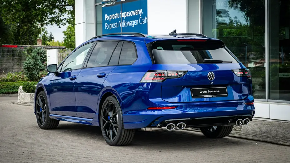 VOLKSWAGEN Golf -