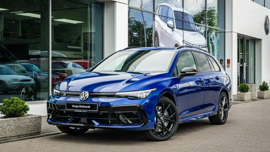 VOLKSWAGEN Golf -