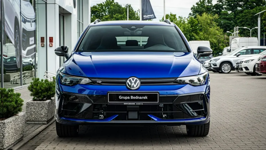 VOLKSWAGEN Golf -
