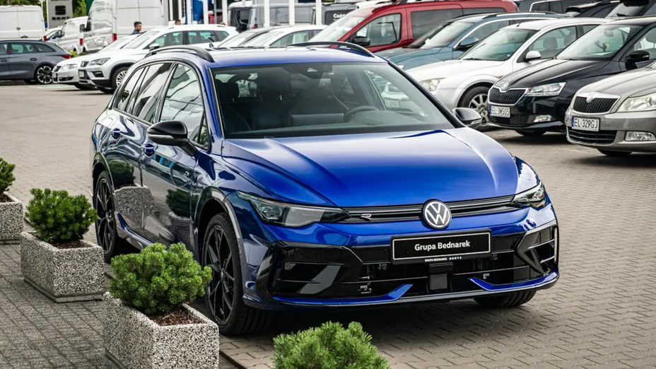 VOLKSWAGEN Golf -
