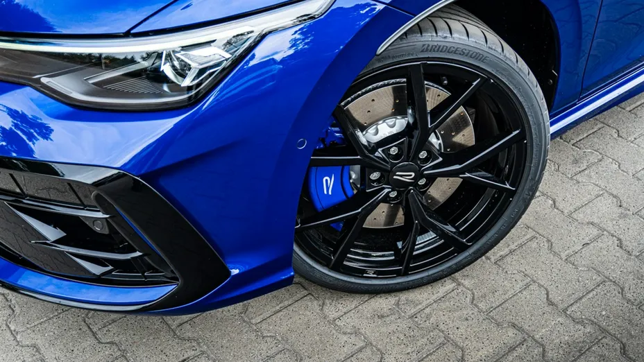 VOLKSWAGEN Golf -