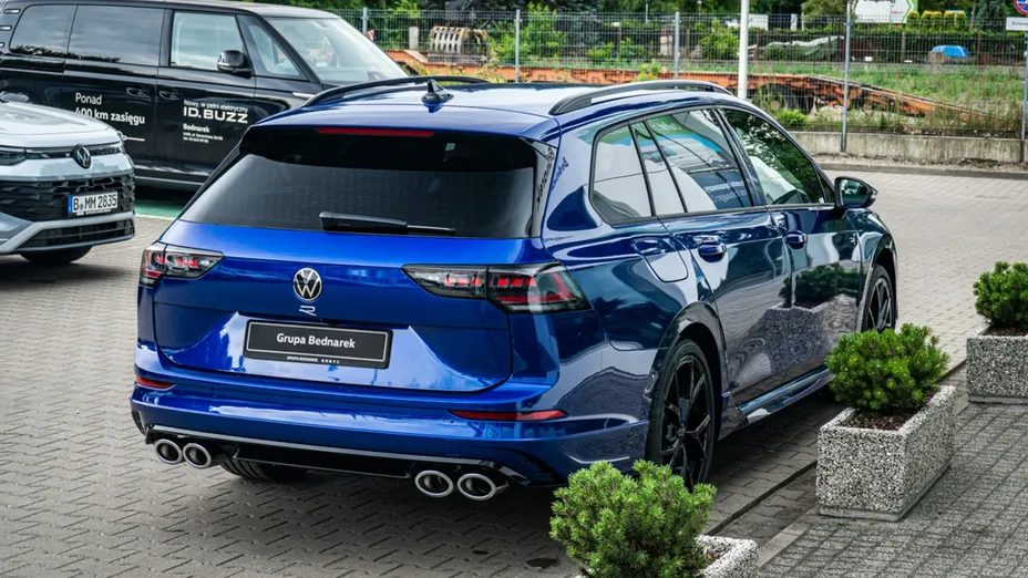 VOLKSWAGEN Golf -