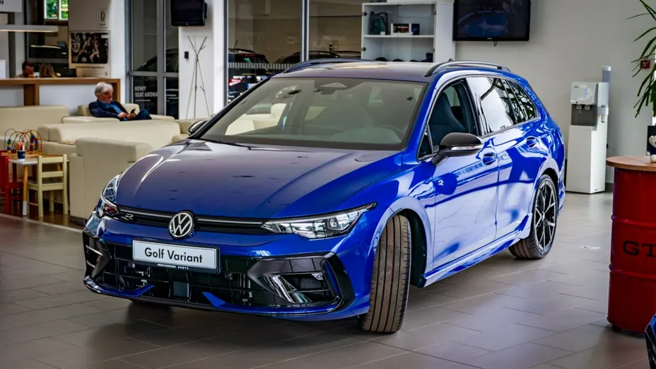 VOLKSWAGEN Golf -