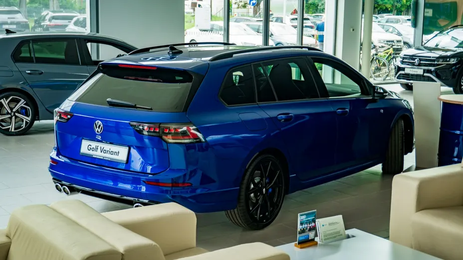 VOLKSWAGEN Golf -