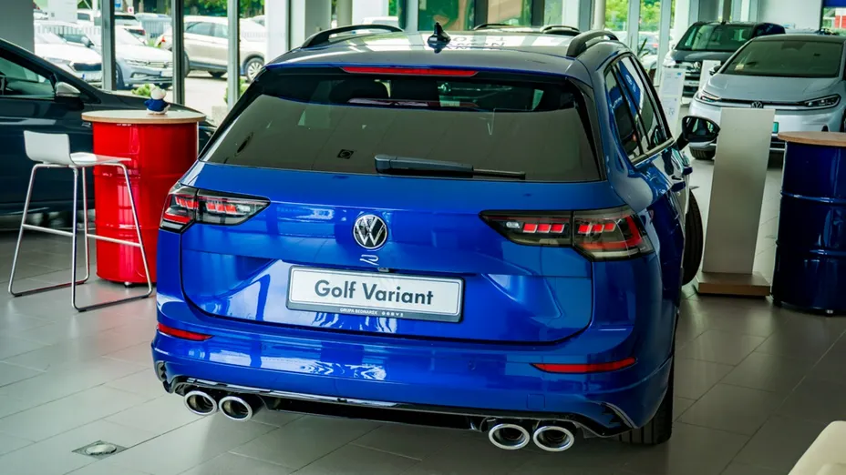VOLKSWAGEN Golf -