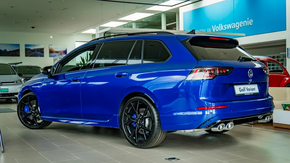 VOLKSWAGEN Golf -