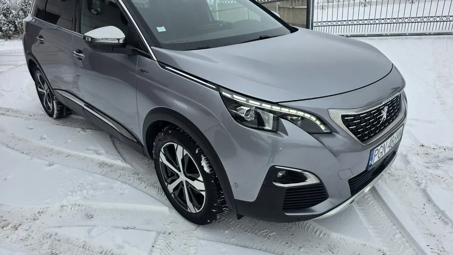 PEUGEOT 5008 -