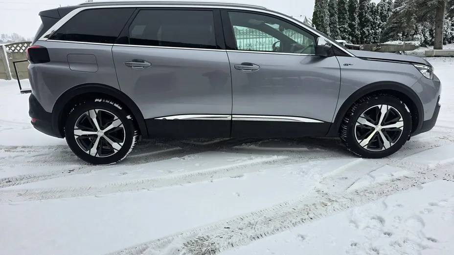 PEUGEOT 5008 -