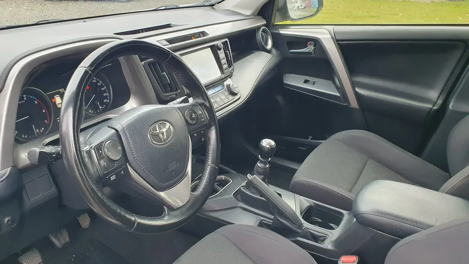TOYOTA RAV4 -