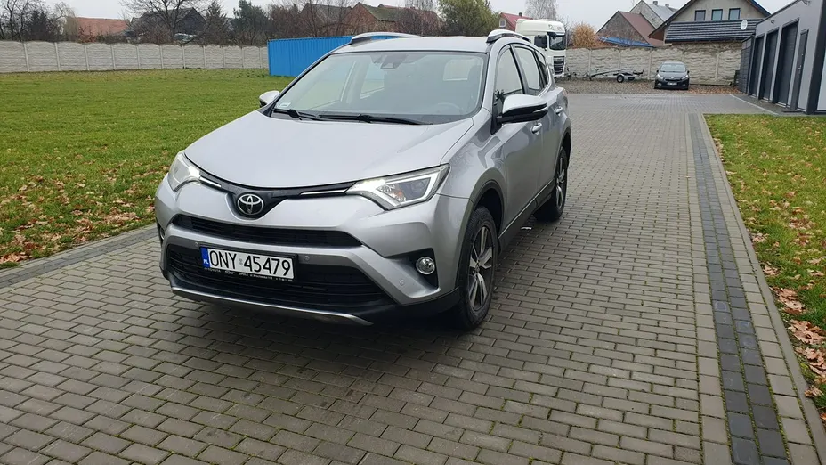 TOYOTA RAV4 -