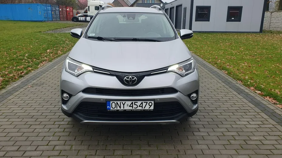 TOYOTA RAV4 -