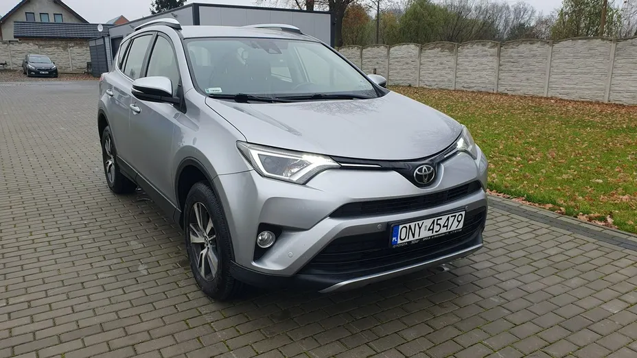 TOYOTA RAV4 -