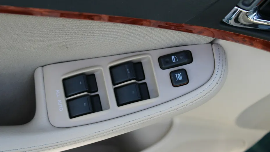 TOYOTA Avensis -