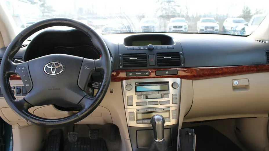 TOYOTA Avensis -