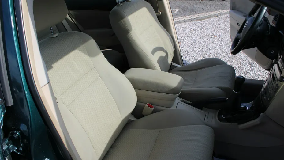 TOYOTA Avensis -