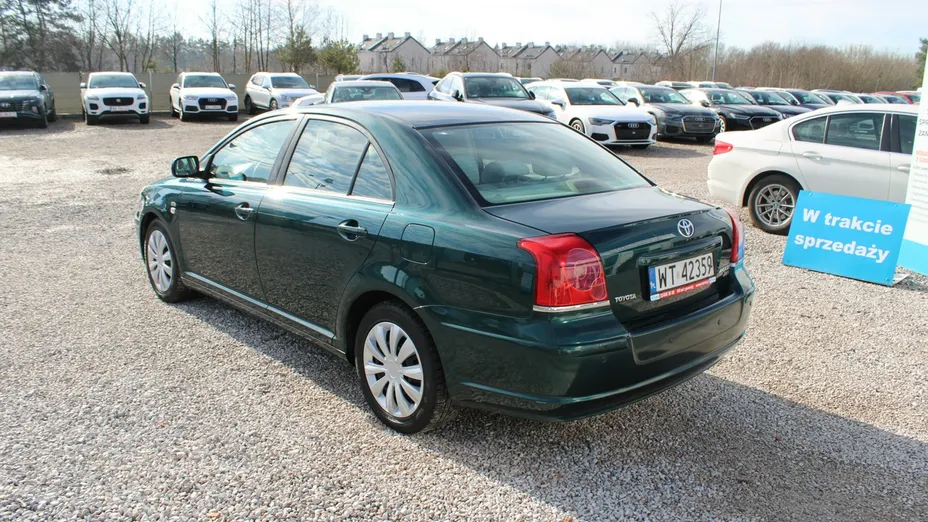 TOYOTA Avensis -