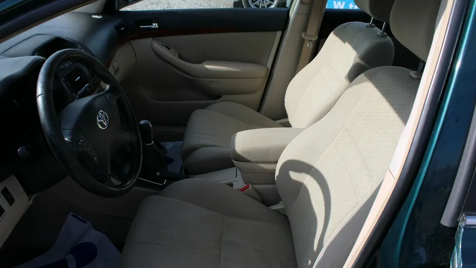 TOYOTA Avensis -