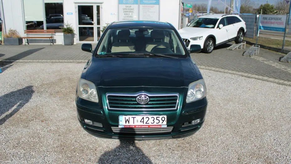 TOYOTA Avensis -