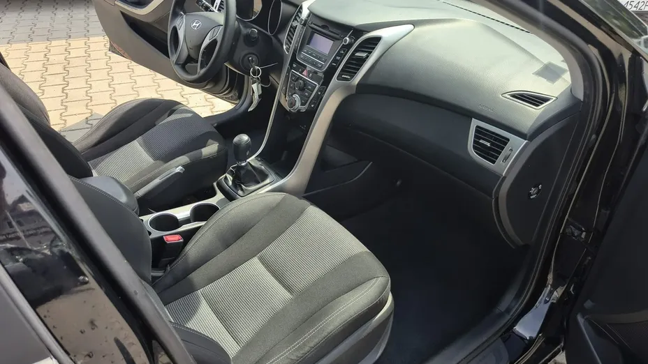 HYUNDAI i30 -
