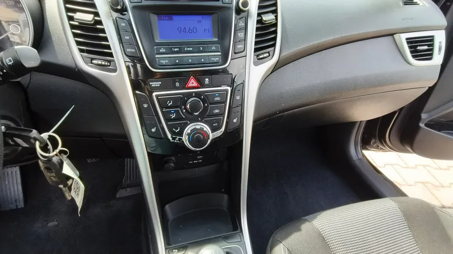 HYUNDAI i30 -