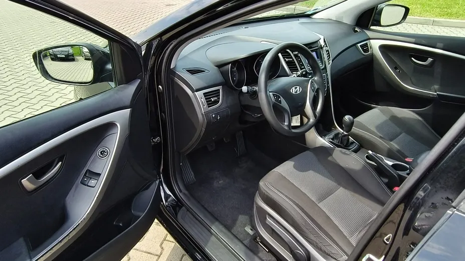 HYUNDAI i30 -