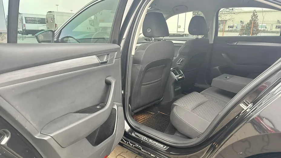 SKODA Superb -