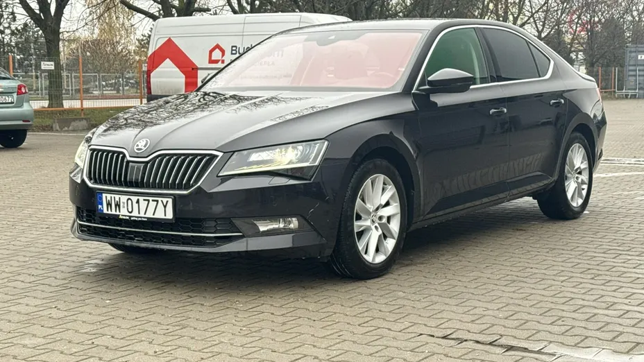 SKODA Superb -