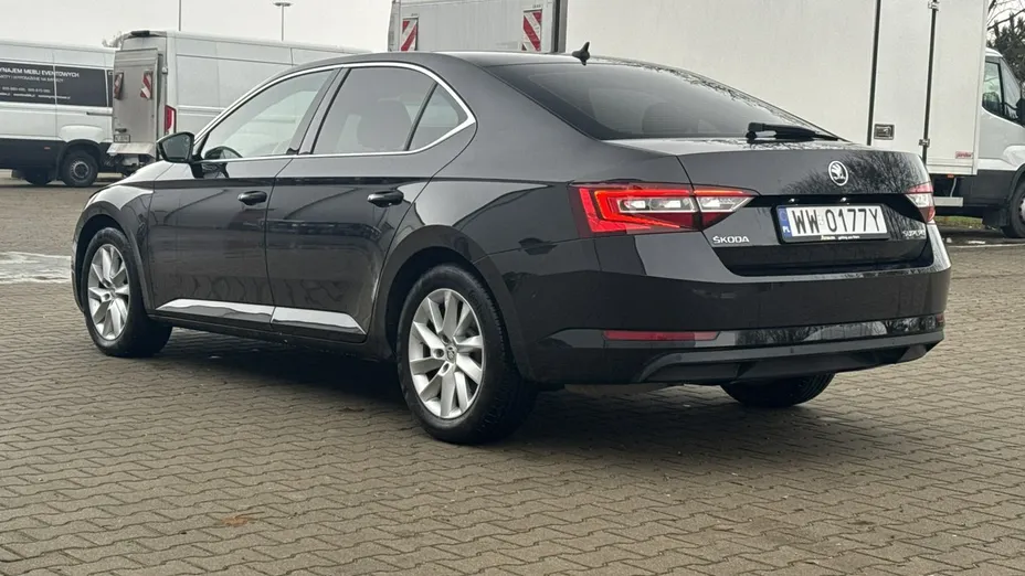 SKODA Superb -