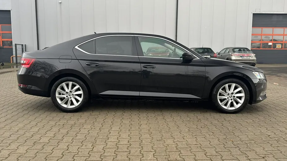 SKODA Superb -