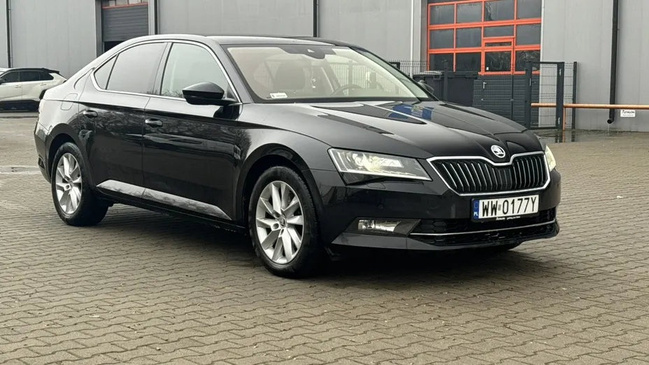 SKODA Superb -