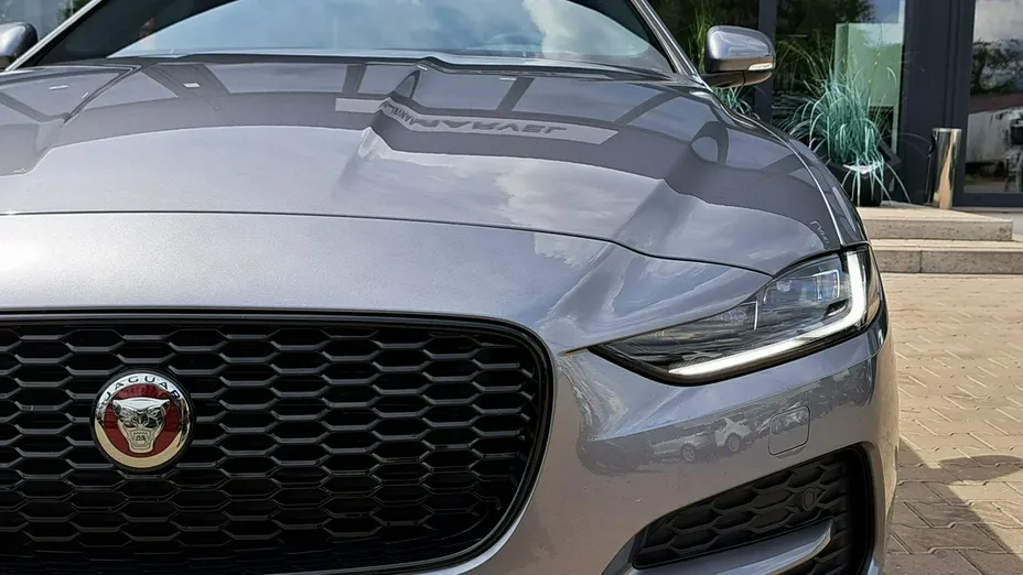 JAGUAR XE -