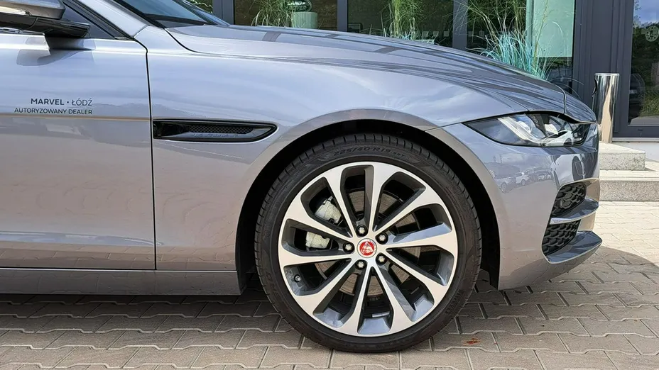 JAGUAR XE -