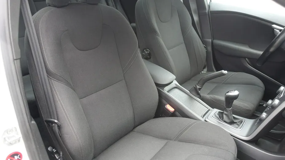 VOLVO V40 -