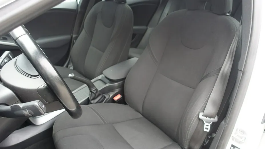 VOLVO V40 -