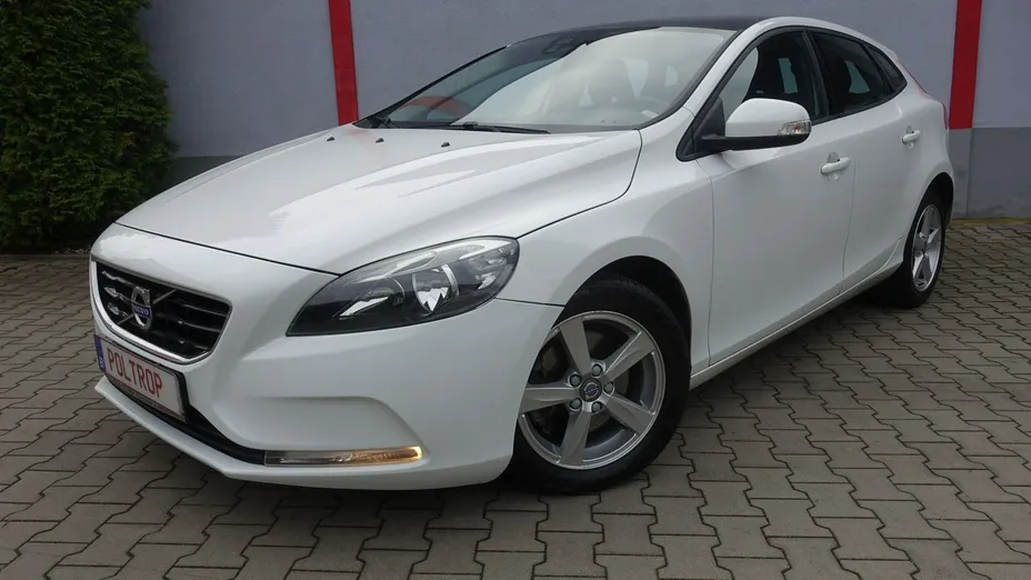 VOLVO V40 -