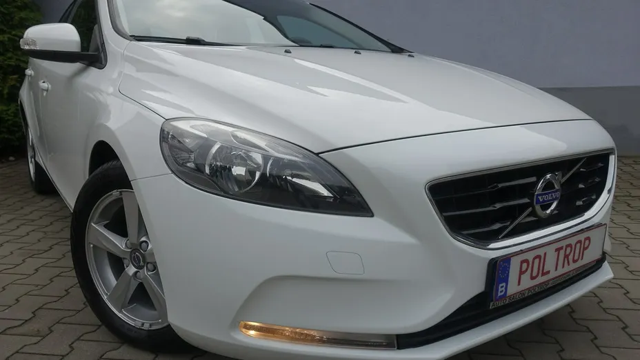VOLVO V40 -
