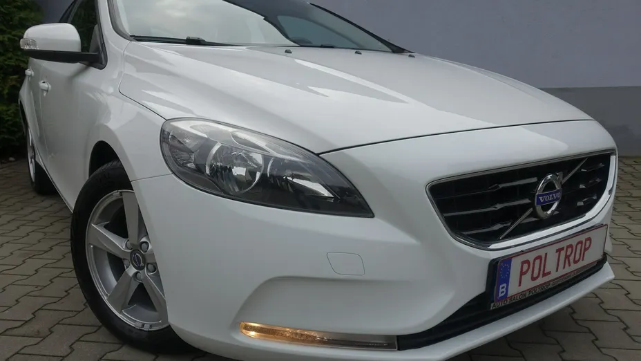VOLVO V40 -