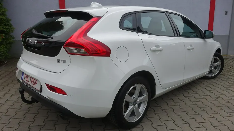 VOLVO V40 -