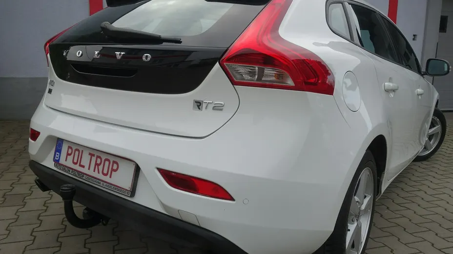 VOLVO V40 -