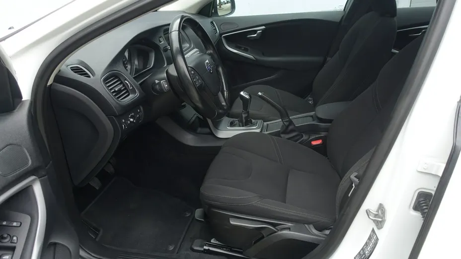 VOLVO V40 -